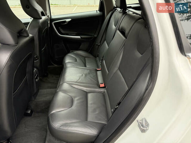 Белый Вольво ХС60, объемом двигателя 2.4 л и пробегом 288 тыс. км за 18700 $, фото 18 на Automoto.ua