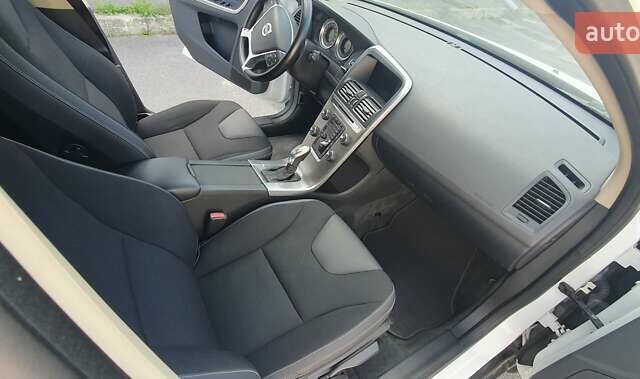 Белый Вольво ХС60, объемом двигателя 2.4 л и пробегом 263 тыс. км за 16500 $, фото 2 на Automoto.ua