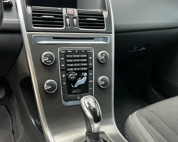 Белый Вольво ХС60, объемом двигателя 2 л и пробегом 238 тыс. км за 17500 $, фото 28 на Automoto.ua