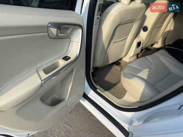 Білий Вольво ХС60, об'ємом двигуна 3 л та пробігом 202 тис. км за 14200 $, фото 33 на Automoto.ua