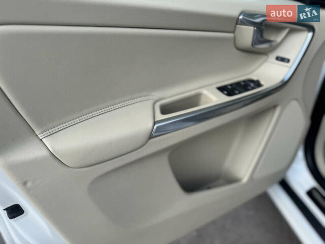 Білий Вольво ХС60, об'ємом двигуна 3 л та пробігом 202 тис. км за 14200 $, фото 37 на Automoto.ua