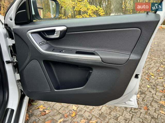 Белый Вольво ХС60, объемом двигателя 2 л и пробегом 238 тыс. км за 17500 $, фото 36 на Automoto.ua