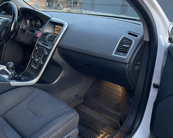 Білий Вольво ХС60, об'ємом двигуна 1.98 л та пробігом 480 тис. км за 11000 $, фото 30 на Automoto.ua