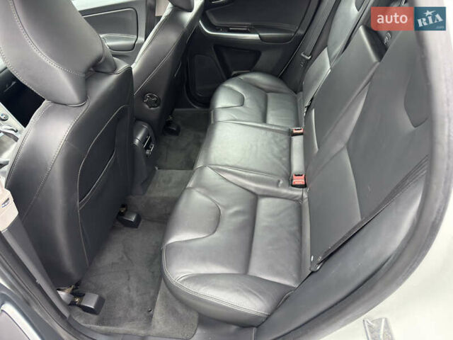 Білий Вольво ХС60, об'ємом двигуна 2.4 л та пробігом 289 тис. км за 18700 $, фото 17 на Automoto.ua