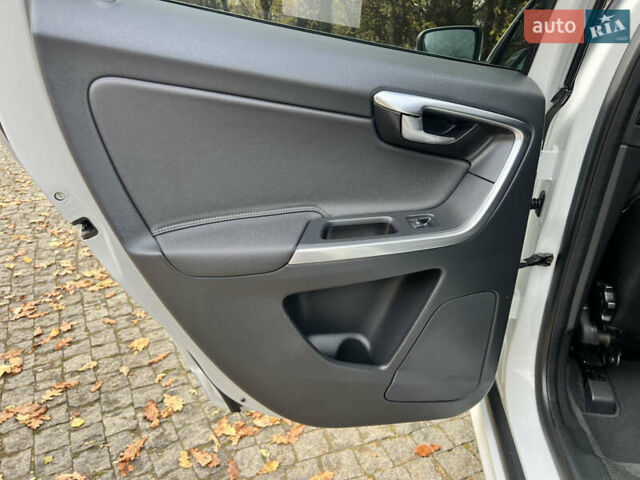 Белый Вольво ХС60, объемом двигателя 2 л и пробегом 238 тыс. км за 17500 $, фото 49 на Automoto.ua