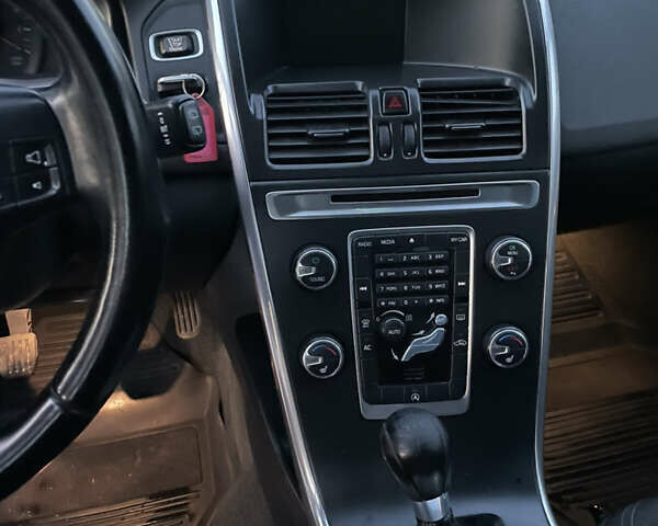 Білий Вольво ХС60, об'ємом двигуна 1.98 л та пробігом 480 тис. км за 11000 $, фото 25 на Automoto.ua