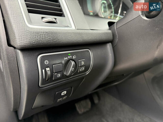 Белый Вольво ХС60, объемом двигателя 2.4 л и пробегом 288 тыс. км за 18700 $, фото 13 на Automoto.ua