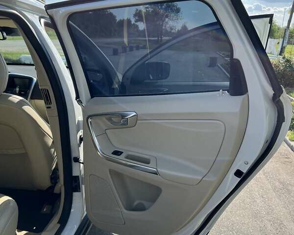 Білий Вольво ХС60, об'ємом двигуна 2.4 л та пробігом 208 тис. км за 18600 $, фото 17 на Automoto.ua