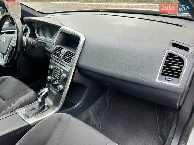 Белый Вольво ХС60, объемом двигателя 2 л и пробегом 238 тыс. км за 17500 $, фото 35 на Automoto.ua