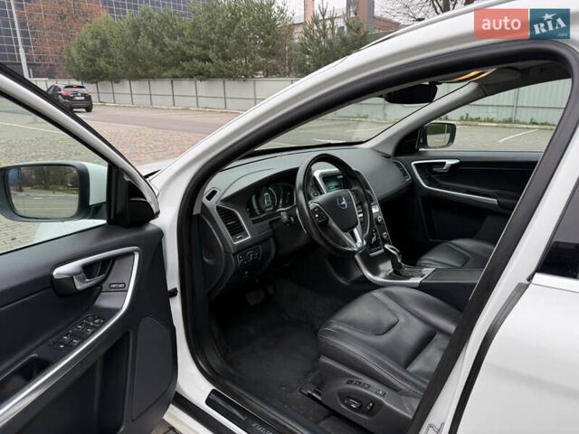 Белый Вольво ХС60, объемом двигателя 2.4 л и пробегом 288 тыс. км за 18700 $, фото 10 на Automoto.ua