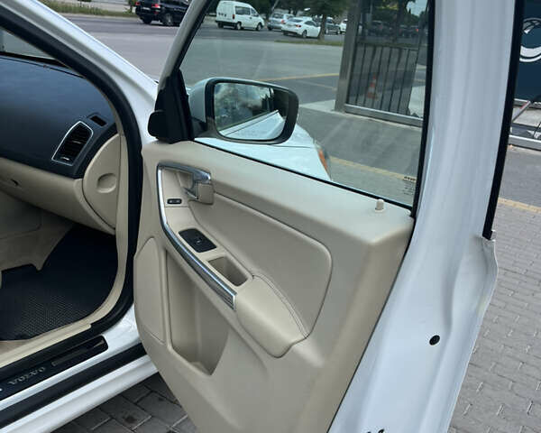 Белый Вольво ХС60, объемом двигателя 2.95 л и пробегом 125 тыс. км за 18500 $, фото 15 на Automoto.ua