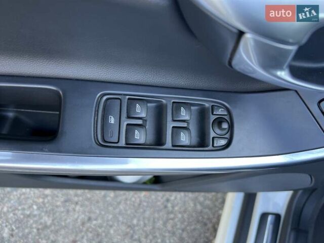 Белый Вольво ХС60, объемом двигателя 1.98 л и пробегом 161 тыс. км за 20000 $, фото 6 на Automoto.ua