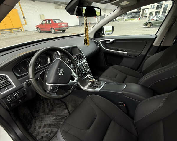 Белый Вольво ХС60, объемом двигателя 2.5 л и пробегом 145 тыс. км за 14999 $, фото 7 на Automoto.ua