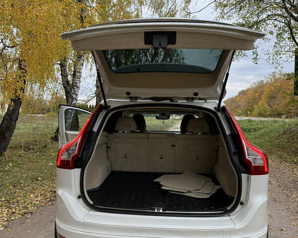 Белый Вольво ХС60, объемом двигателя 2.5 л и пробегом 252 тыс. км за 16500 $, фото 9 на Automoto.ua