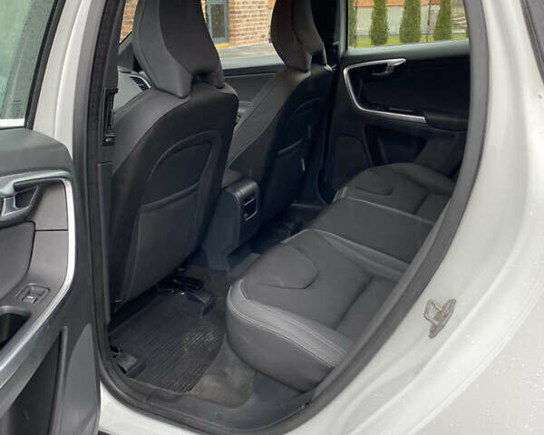 Белый Вольво ХС60, объемом двигателя 2 л и пробегом 310 тыс. км за 17700 $, фото 13 на Automoto.ua