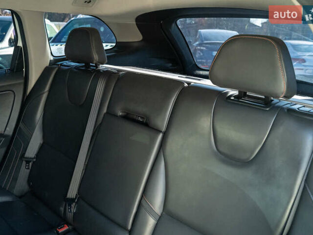 Білий Вольво ХС60, об'ємом двигуна 2.4 л та пробігом 110 тис. км за 23900 $, фото 30 на Automoto.ua