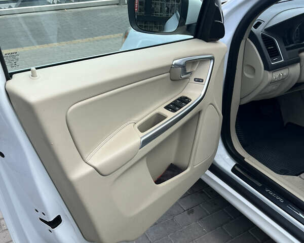 Белый Вольво ХС60, объемом двигателя 2.95 л и пробегом 125 тыс. км за 18500 $, фото 13 на Automoto.ua