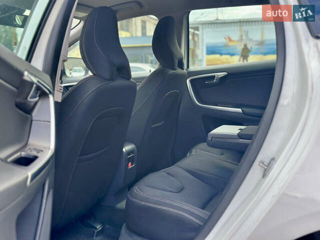 Белый Вольво ХС60, объемом двигателя 2.4 л и пробегом 244 тыс. км за 18500 $, фото 16 на Automoto.ua