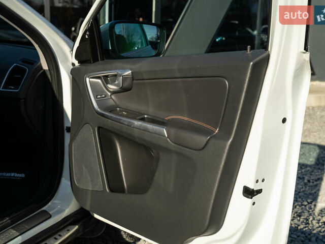 Білий Вольво ХС60, об'ємом двигуна 2.4 л та пробігом 110 тис. км за 23900 $, фото 32 на Automoto.ua