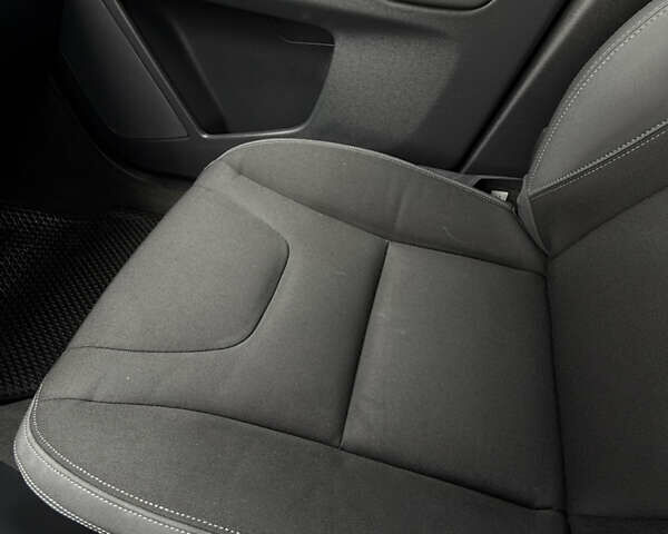 Белый Вольво ХС60, объемом двигателя 2.5 л и пробегом 145 тыс. км за 14999 $, фото 13 на Automoto.ua