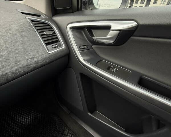 Белый Вольво ХС60, объемом двигателя 2.5 л и пробегом 145 тыс. км за 14999 $, фото 14 на Automoto.ua