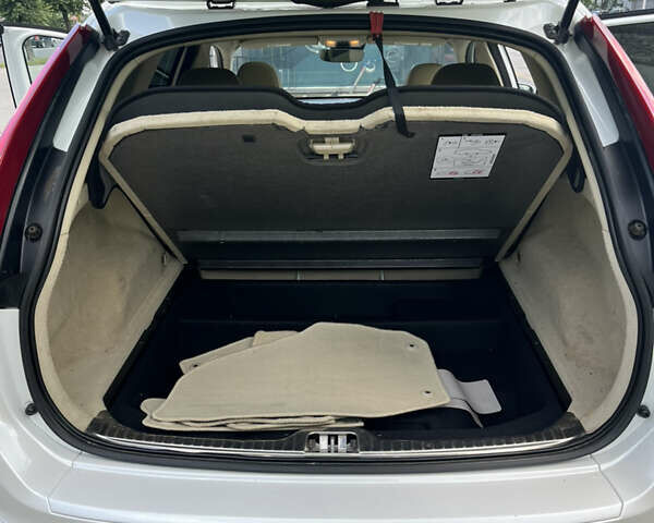 Белый Вольво ХС60, объемом двигателя 2.95 л и пробегом 125 тыс. км за 18500 $, фото 8 на Automoto.ua