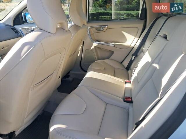 Білий Вольво ХС60, об'ємом двигуна 3 л та пробігом 190 тис. км за 14500 $, фото 13 на Automoto.ua