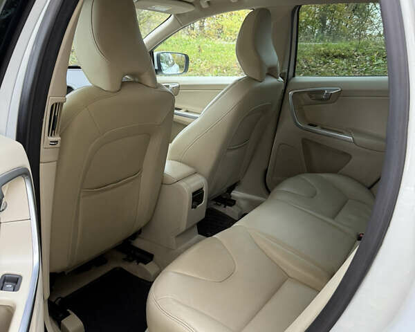 Белый Вольво ХС60, объемом двигателя 2.5 л и пробегом 252 тыс. км за 16500 $, фото 17 на Automoto.ua