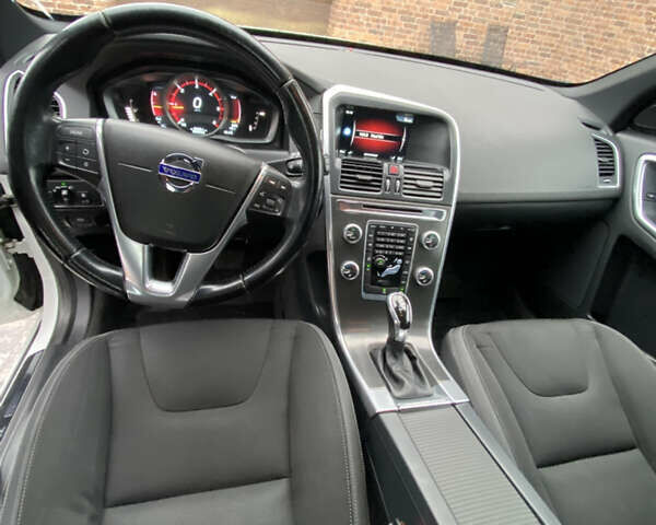 Белый Вольво ХС60, объемом двигателя 2 л и пробегом 310 тыс. км за 17700 $, фото 18 на Automoto.ua