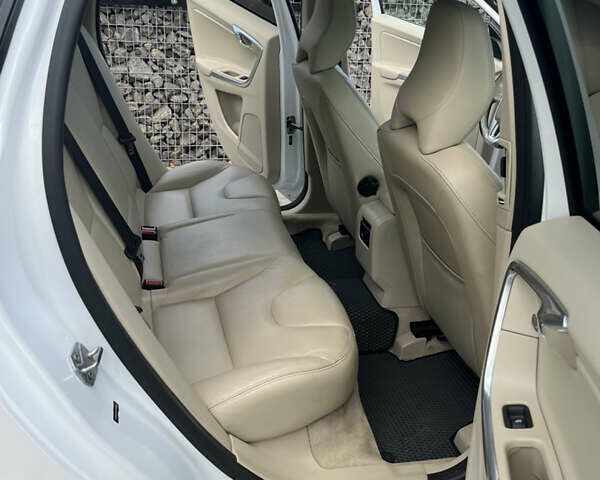 Белый Вольво ХС60, объемом двигателя 2.95 л и пробегом 125 тыс. км за 18500 $, фото 16 на Automoto.ua