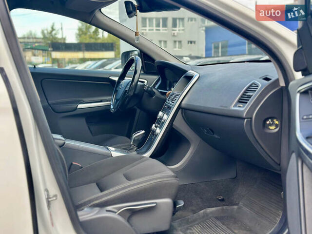 Белый Вольво ХС60, объемом двигателя 2.4 л и пробегом 244 тыс. км за 18500 $, фото 19 на Automoto.ua