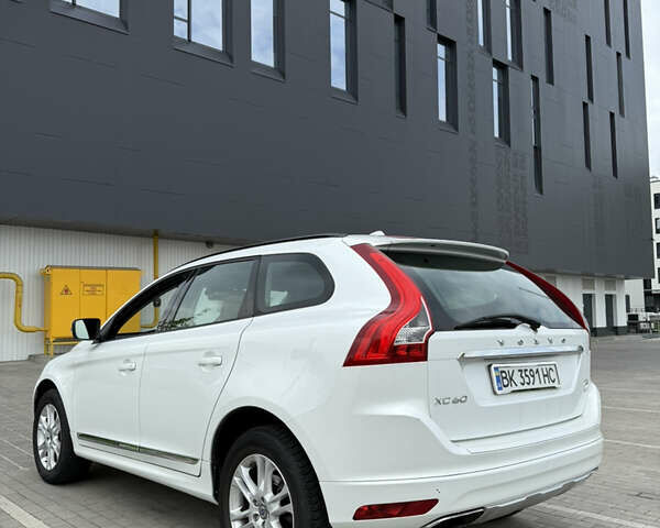 Белый Вольво ХС60, объемом двигателя 2.5 л и пробегом 145 тыс. км за 14999 $, фото 3 на Automoto.ua