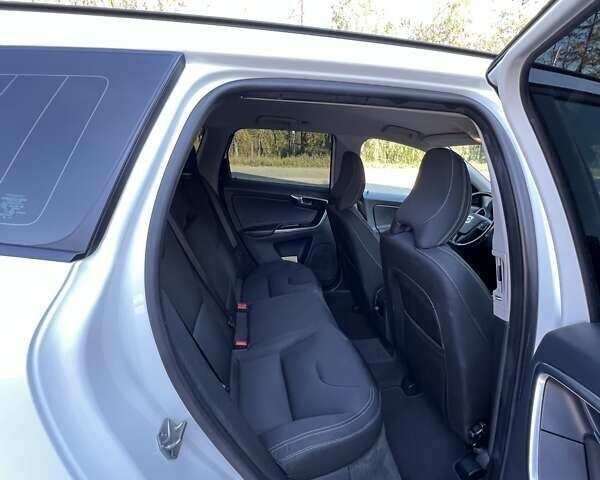 Белый Вольво ХС60, объемом двигателя 1.98 л и пробегом 161 тыс. км за 20000 $, фото 7 на Automoto.ua