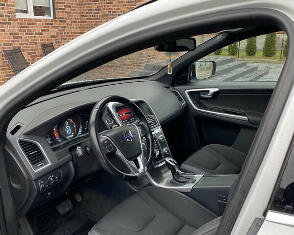 Белый Вольво ХС60, объемом двигателя 2 л и пробегом 310 тыс. км за 17700 $, фото 12 на Automoto.ua