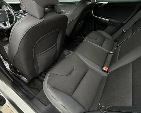 Белый Вольво ХС60, объемом двигателя 2.5 л и пробегом 145 тыс. км за 14999 $, фото 17 на Automoto.ua