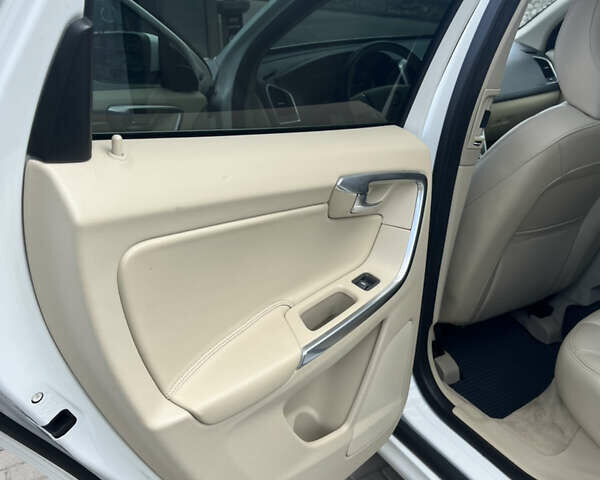 Белый Вольво ХС60, объемом двигателя 2.95 л и пробегом 125 тыс. км за 18500 $, фото 19 на Automoto.ua