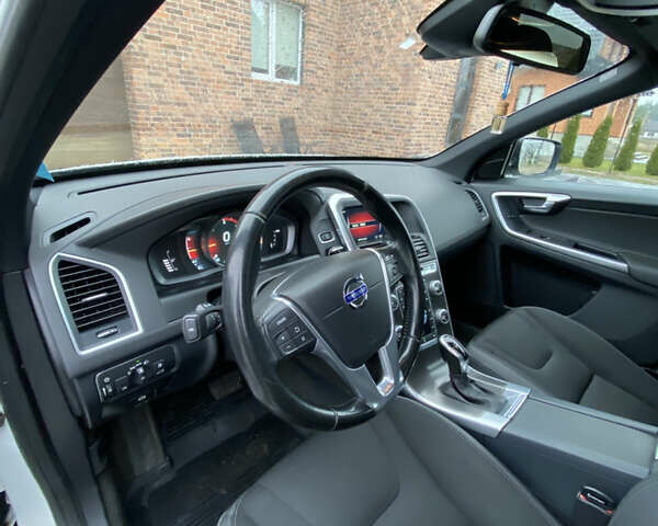 Белый Вольво ХС60, объемом двигателя 2 л и пробегом 310 тыс. км за 17700 $, фото 19 на Automoto.ua