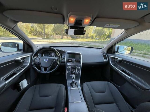 Белый Вольво ХС60, объемом двигателя 1.98 л и пробегом 161 тыс. км за 20000 $, фото 4 на Automoto.ua