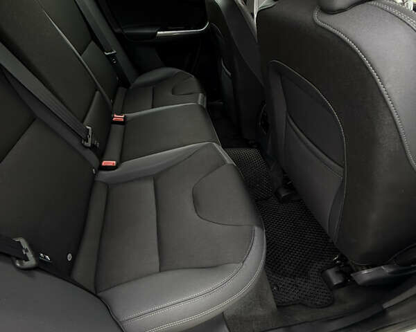 Белый Вольво ХС60, объемом двигателя 2.5 л и пробегом 145 тыс. км за 14999 $, фото 18 на Automoto.ua