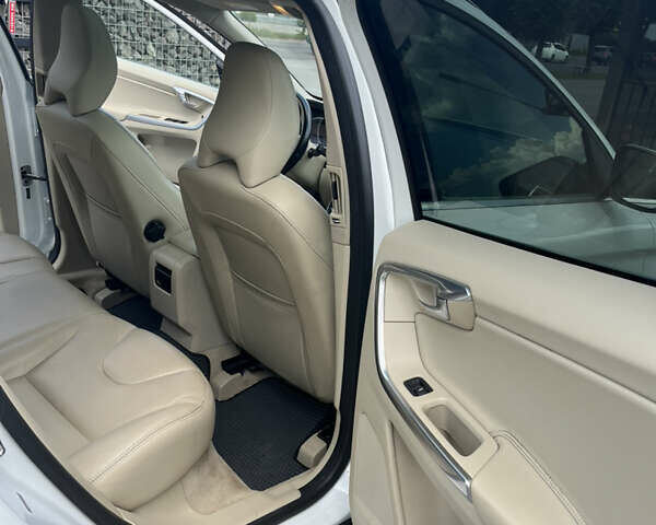 Белый Вольво ХС60, объемом двигателя 2.95 л и пробегом 125 тыс. км за 18500 $, фото 17 на Automoto.ua