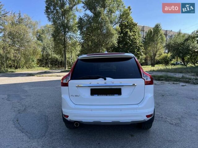 Белый Вольво ХС60, объемом двигателя 1.98 л и пробегом 161 тыс. км за 20000 $, фото 2 на Automoto.ua