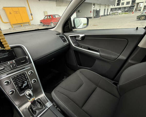 Белый Вольво ХС60, объемом двигателя 2.5 л и пробегом 145 тыс. км за 14999 $, фото 9 на Automoto.ua