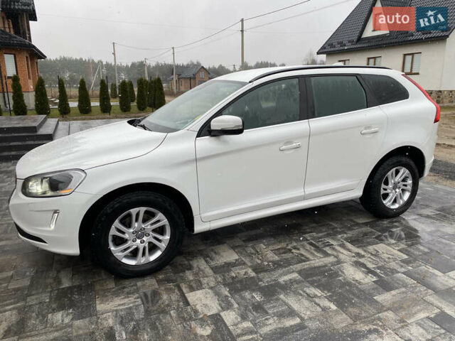 Белый Вольво ХС60, объемом двигателя 2 л и пробегом 310 тыс. км за 17700 $, фото 1 на Automoto.ua