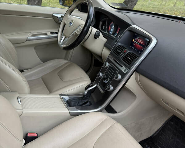 Белый Вольво ХС60, объемом двигателя 2.5 л и пробегом 252 тыс. км за 16500 $, фото 16 на Automoto.ua