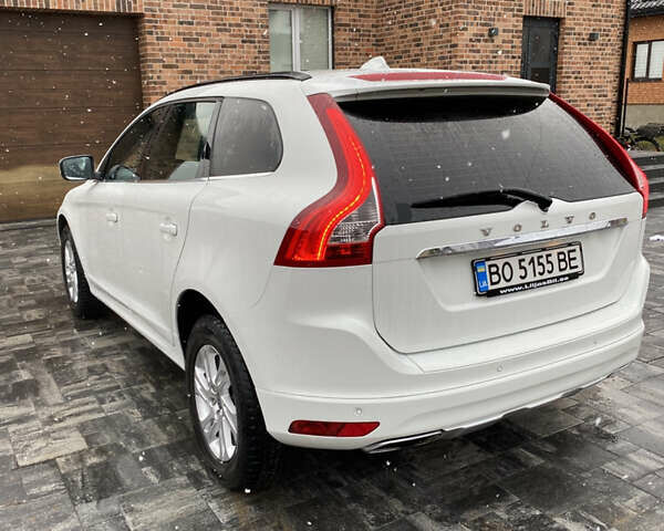 Белый Вольво ХС60, объемом двигателя 2 л и пробегом 310 тыс. км за 17700 $, фото 4 на Automoto.ua