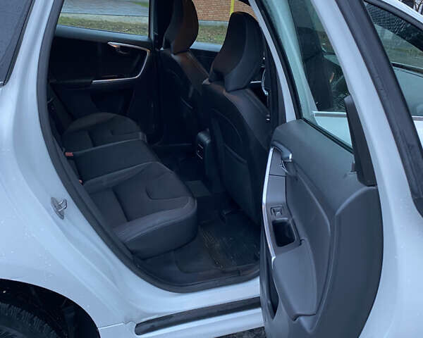 Белый Вольво ХС60, объемом двигателя 2 л и пробегом 310 тыс. км за 17700 $, фото 33 на Automoto.ua