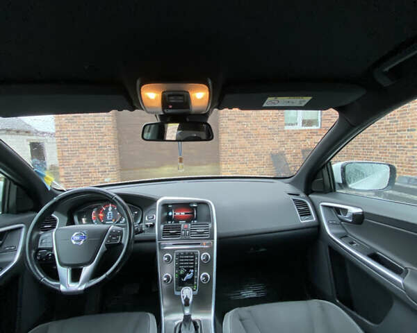 Белый Вольво ХС60, объемом двигателя 2 л и пробегом 310 тыс. км за 17700 $, фото 16 на Automoto.ua