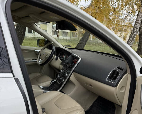 Белый Вольво ХС60, объемом двигателя 2.5 л и пробегом 252 тыс. км за 16500 $, фото 12 на Automoto.ua
