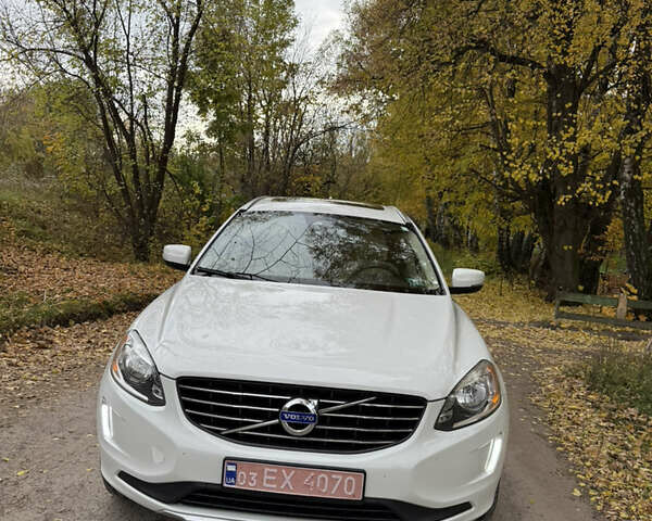 Белый Вольво ХС60, объемом двигателя 2.5 л и пробегом 252 тыс. км за 16500 $, фото 3 на Automoto.ua