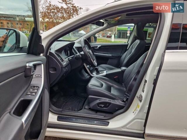 Білий Вольво ХС60, об'ємом двигуна 2 л та пробігом 145 тис. км за 13700 $, фото 6 на Automoto.ua